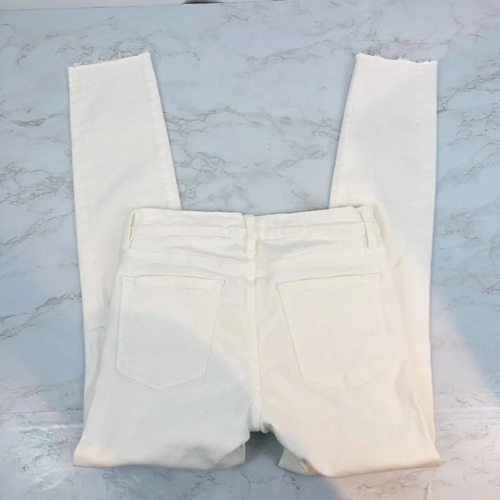 NWOT FRAME LE SKINNY DE JEANNE DISTRESSED RAW HEM JEAN 27